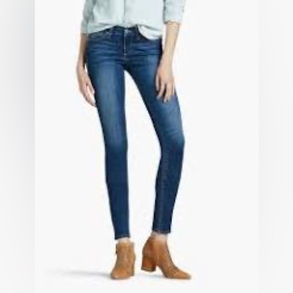 Lucky Brand jeans women’s size 4. Excellent condition.